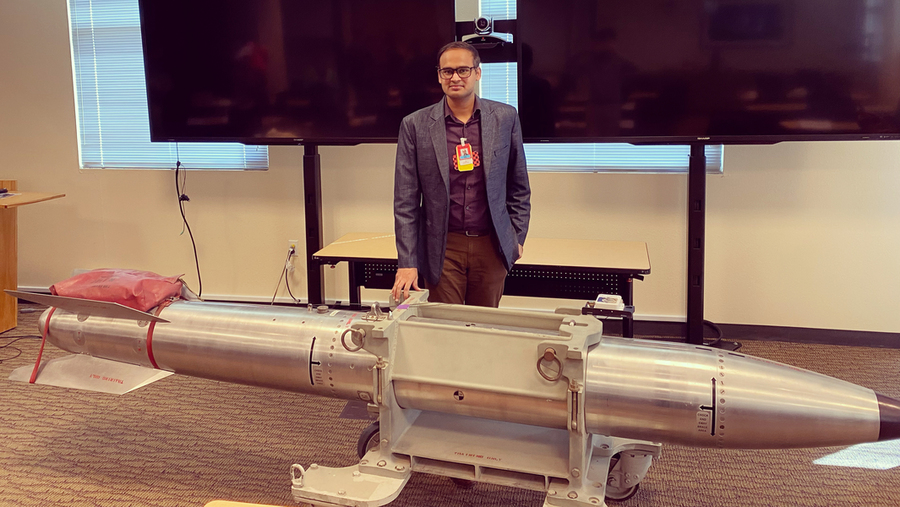 बम को रोकना(Stopping the bomb)