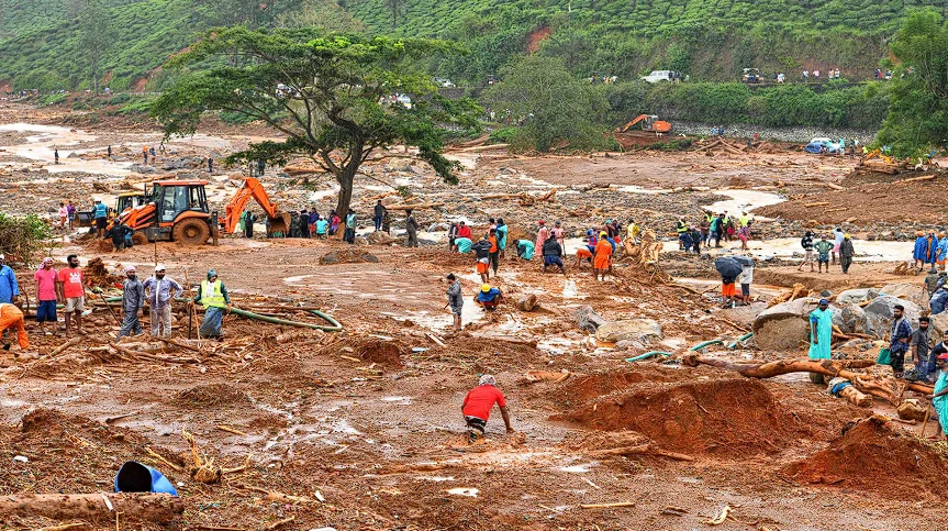 वायनाड में सशस्त्र बलों द्वारा आपदा राहत का बड़ा प्रयास